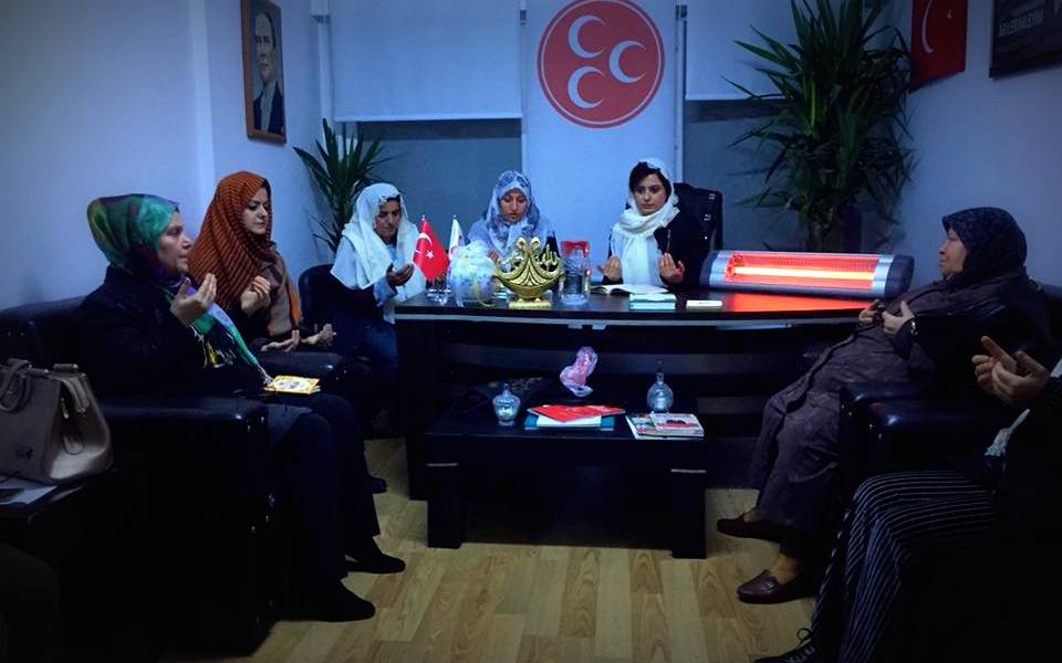 MHP Kadın Kolları Mehmetçik için dua etti