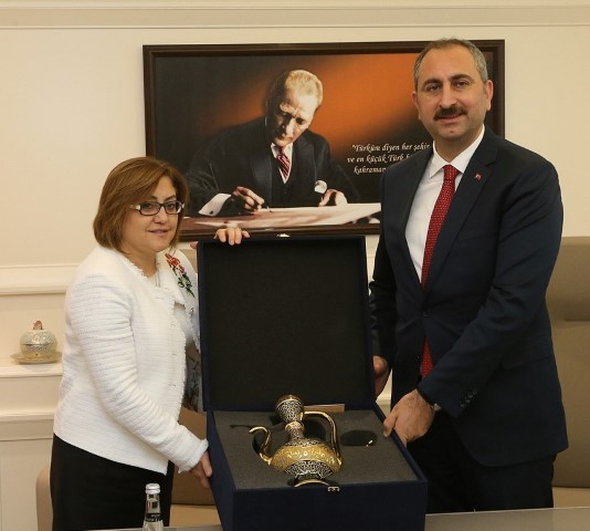 BAŞKAN ŞAHİN BAKAN GÜL’Ü AĞIRLADI (1) (Small)