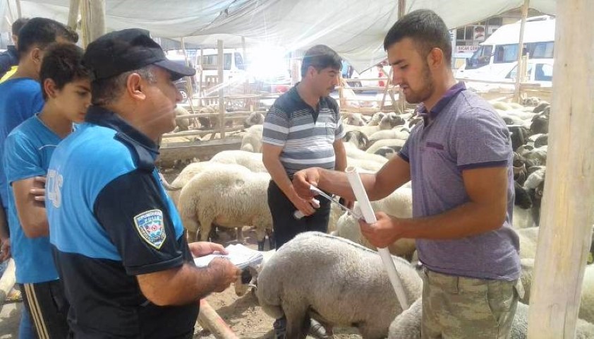 Polis vatandaşları bilgilendirdi