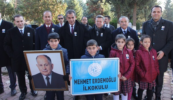 Merhum Mehmet Erdemoğlu mezarı başında anıldı