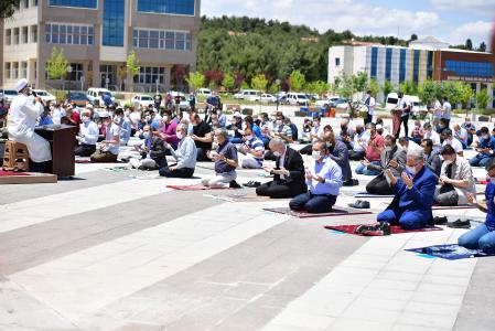 Gaziantep’te uzun bir aradan sonra ilk Cuma Namazı kılındı