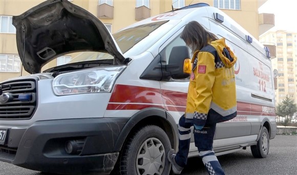 2 Milyonluk Şehrin Tek Kadın Ambulans Şoförü