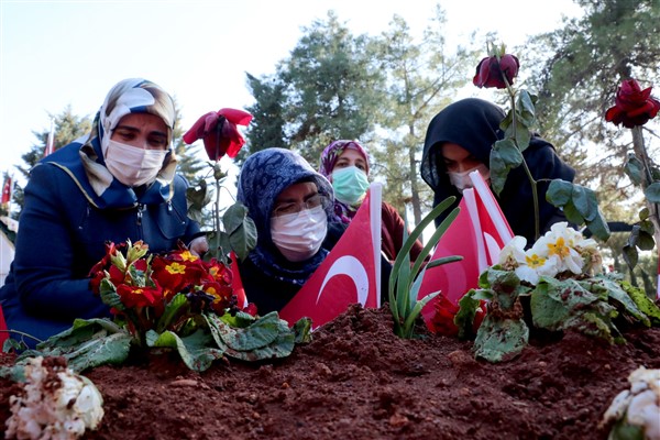 Evlat Nöbetindeki Ailelerden Gara Şehitlerinin Ailelerine Ziyaret