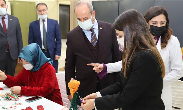 EZO Gelin Bebekleri Kadınların Elinde Hayat Buluyor EZO Gelin Bebekleri Kadınların Elinde Hayat Buluyor