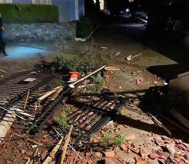 İzmir Çeşme İlçesi Alaçatı Bölgesinde Hortum Çıktı İzmir Çeşme İlçesi Alaçatı Bölgesinde Hortum Çıktı