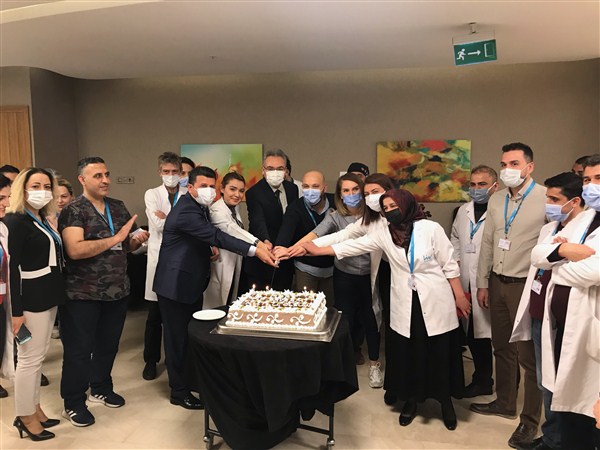 Liv Hospital 14 Mart Tıp Bayramını Kokteyl ile Kutladı