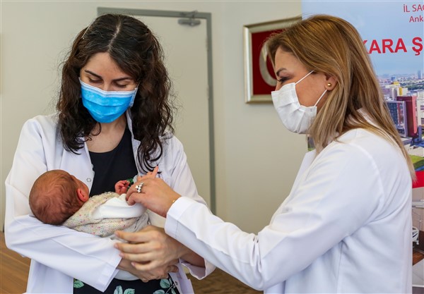 Türkiye’de Bir İlk: Annesi Hamileyken Aşılanan Bebek Antikorlu Doğdu