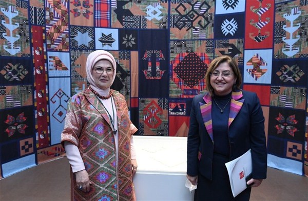 Fatma Şahin, Beştepe’de Düzenlenen Dokuma Atlası Sergisine Katıldı