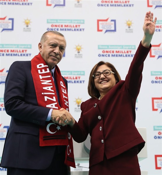 Cumhurbaşkanı Erdoğan'dan Başkan Fatma Şahin'e Övgü
