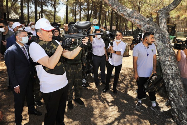 Bakan Selçuk, Şehitkamil Belediyesi Gençlik Kampı’nı Ziyaret Etti