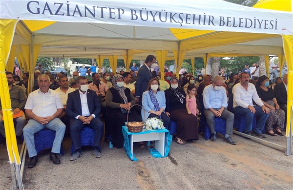 Gaziantep Büyükşehir Belediyesinden 9 Bin Tavuk Dağıtımı