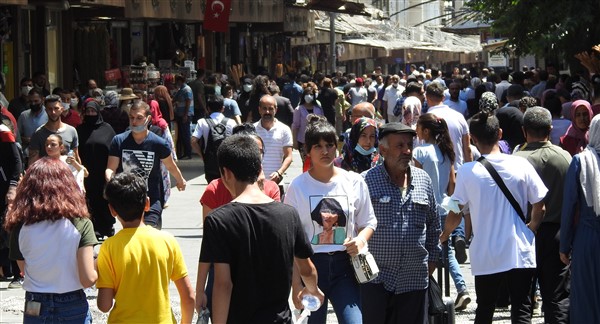 Gaziantep'te çarşı ve pazarlarda bayram yoğunluğu