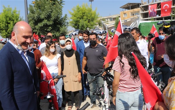 çişleri Bakanı Soylu, Şırnak'ta halkla bayramlaştı