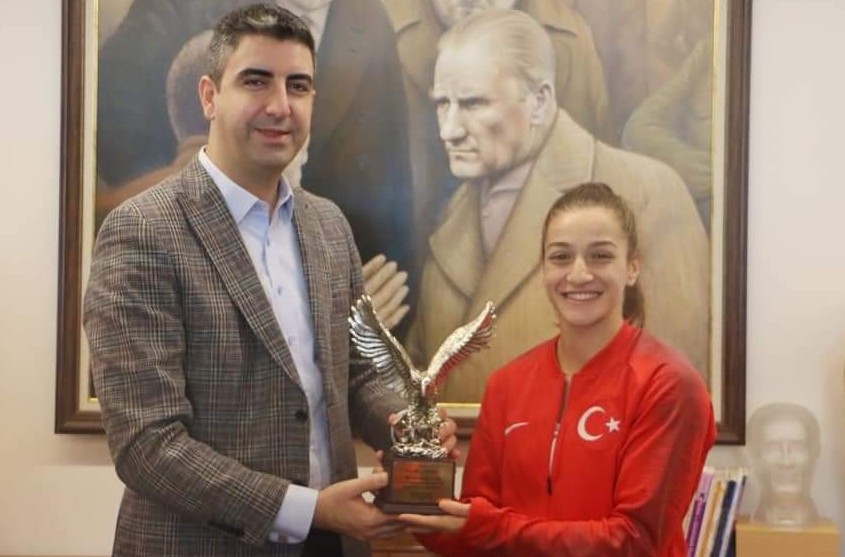 Kartal'ın Gururu Çakıroğlu’dan Olimpiyatlarda Gümüş Madalya