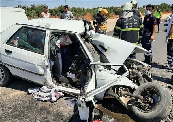 Gaziantep’te iki araç kafa kafaya çarpıştı: 1 ölü, 1 yaralı