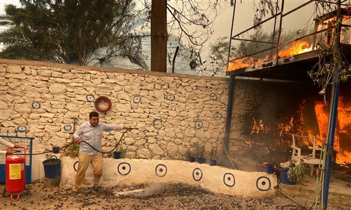 Bodrum'da korkulan oldu: Alevler evlere sıçradı