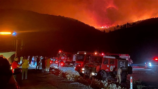 Milas’ta başlayan yangın Bodrum’a sıçradı