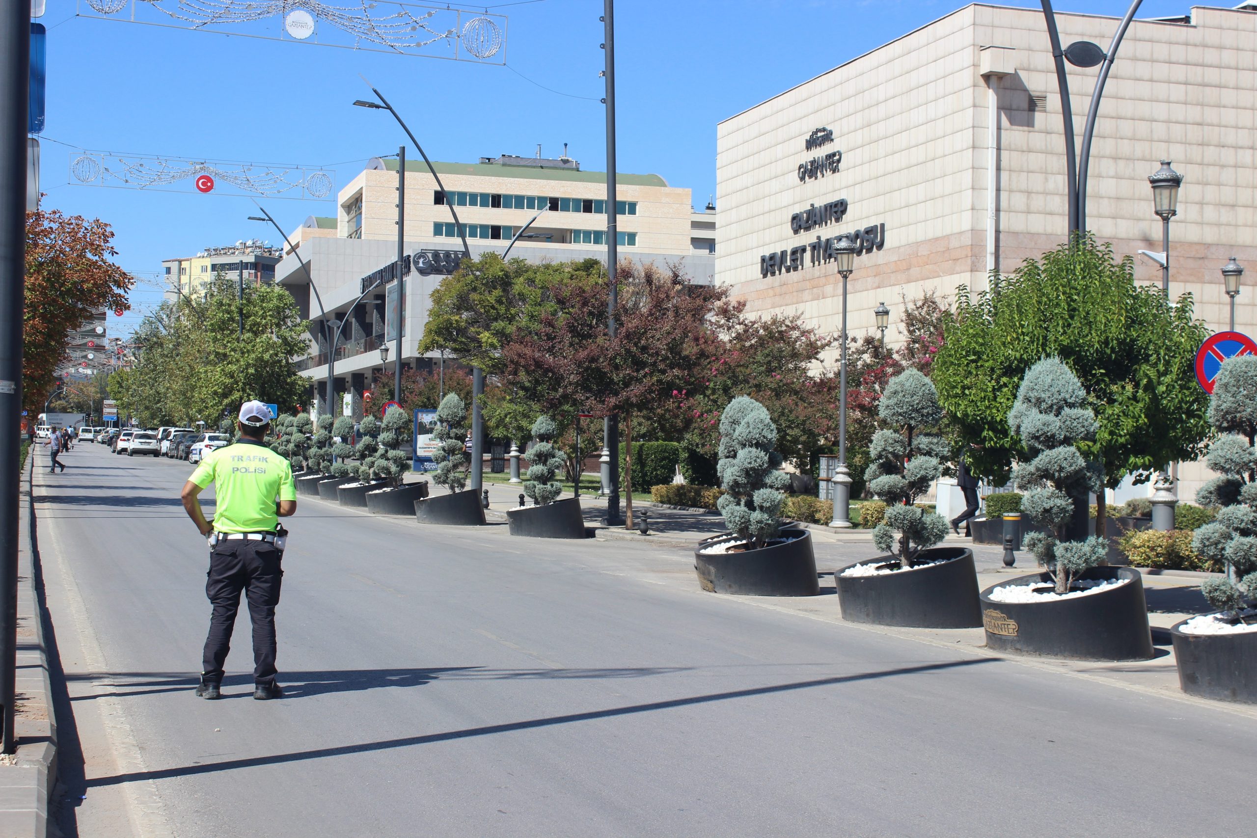 Emniyet Müdürlüğü yakınlarında bomba paniği