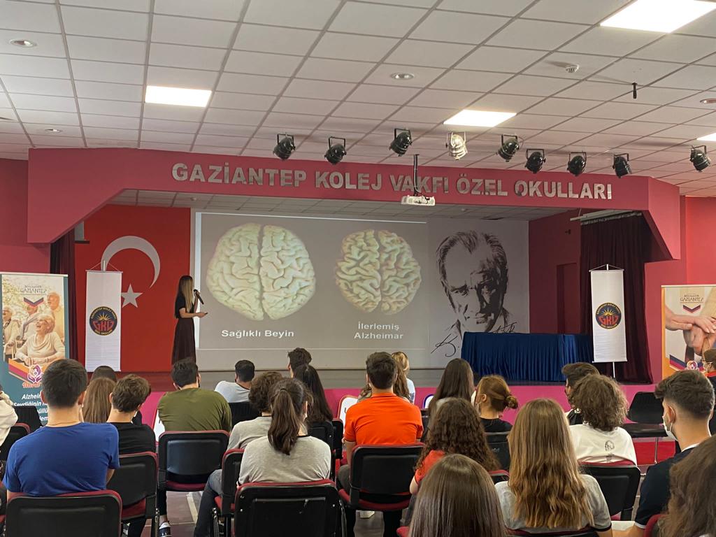 Büyükşehir'den 21 Eylül Dünya Alzheimer Günü İçin Öğrencilere Seminer!