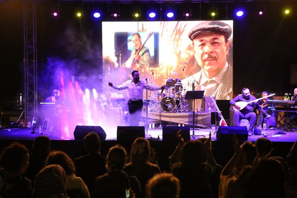 ''Ustalara Saygı'' Konserinde Neşet Ertaş Anıldı