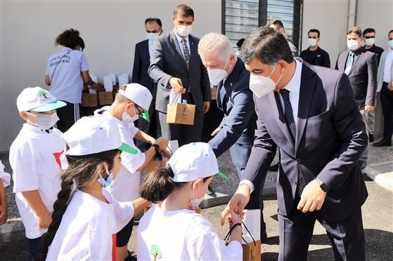 Gül İle Fadıloğlu, Trafik Eğitimi Alan Öğrencilerle Buluştu