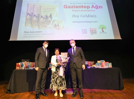 Başkan Fadıloğlu, ''Gaziantep Ağzı'' ile İlgili Kitapları Tanıttı