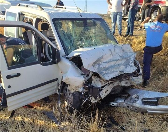 Gaziantep'te iki araç çarpıştı: 5 yaralı