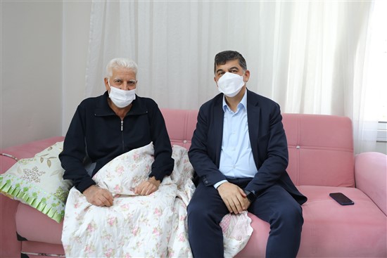 Başkan Fadıloğlu, Hastaları Evlerinde Ziyaret Etti