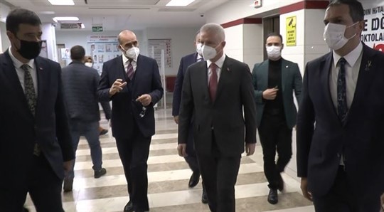 Gaziantep Valisi Davut Gül, feci şekilde dövülen bebeği ziyaret etti