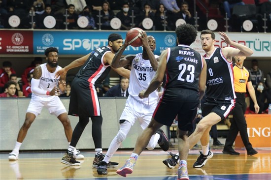 Gaziantep Basketbol Lig'de 3'üncü sıraya yükseldi