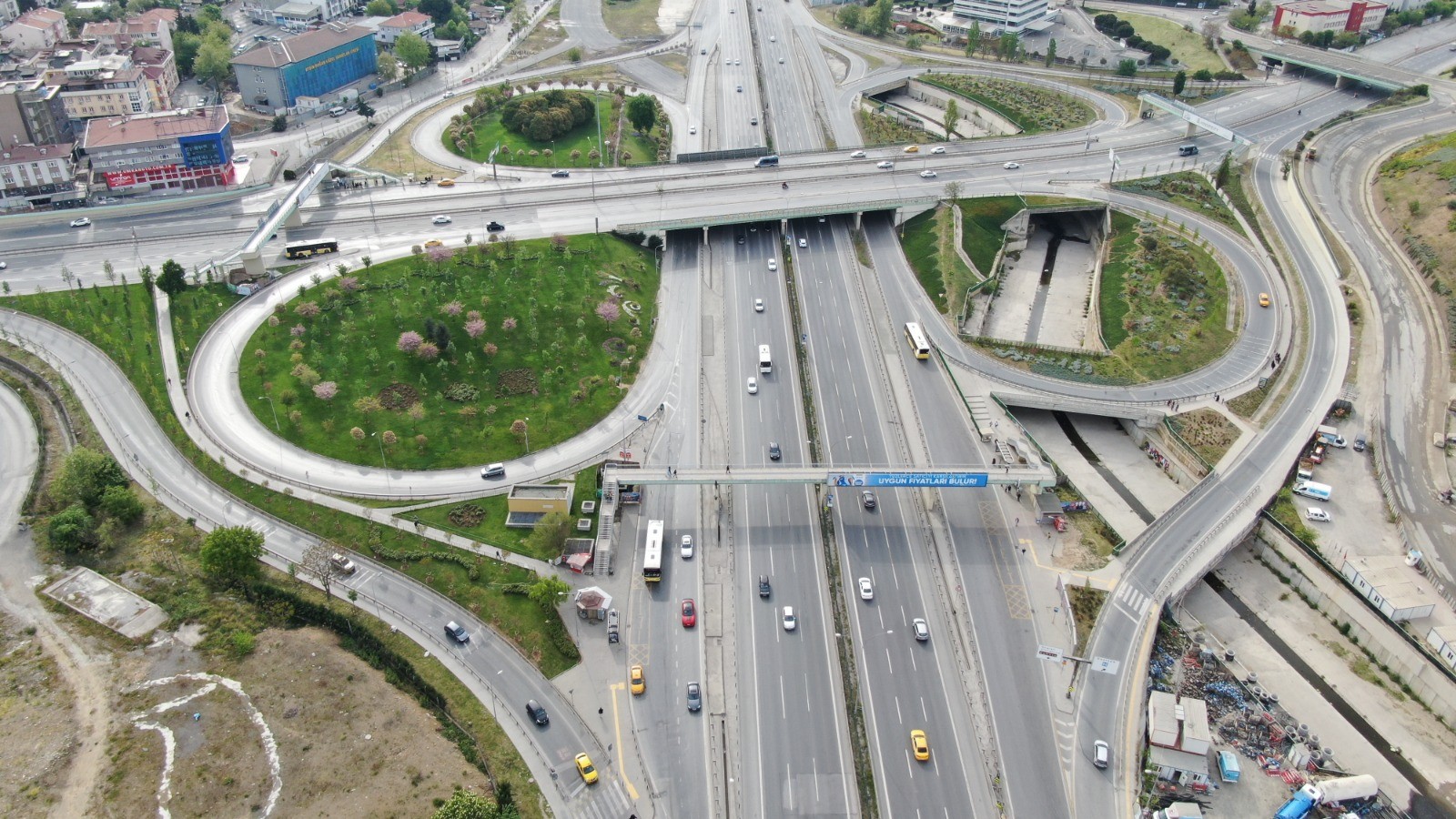 İstanbul ’da bayramın ilk gününde yollar boş kaldı