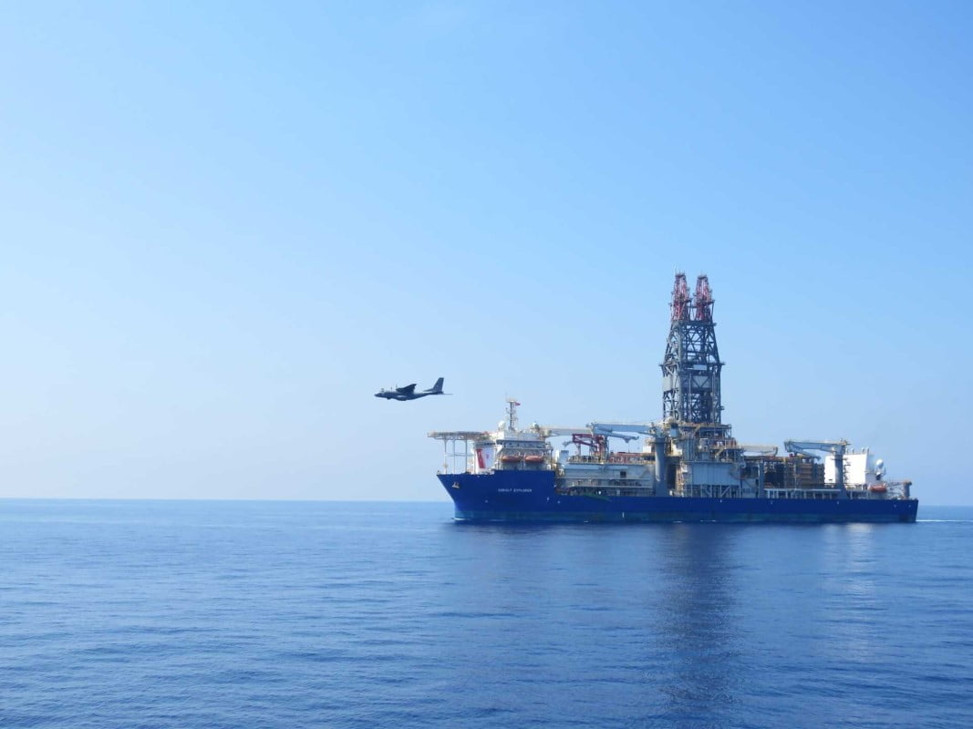 TCG Bartın korveti ve Deniz Karakol Uçağı, yeni sondaj gemisine refakat etti