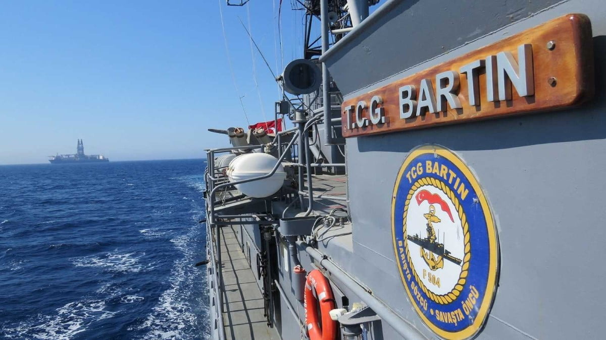 TCG Bartın korveti ve Deniz Karakol Uçağı, yeni sondaj gemisine refakat etti