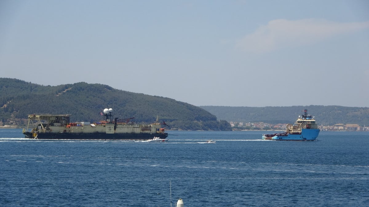 ‘Castoro 10 ’ isimli gemi Çanakkale Boğazı ’ndan geçti
