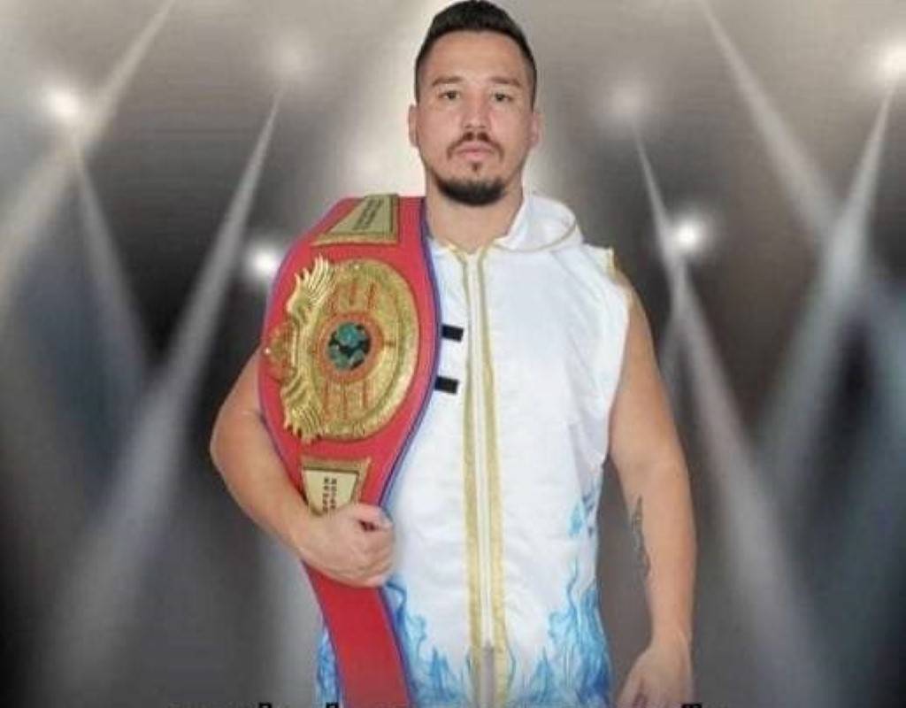 Fethiyeli boksör Alcu uluslararası boks şampiyonluğu kupasını kazandı