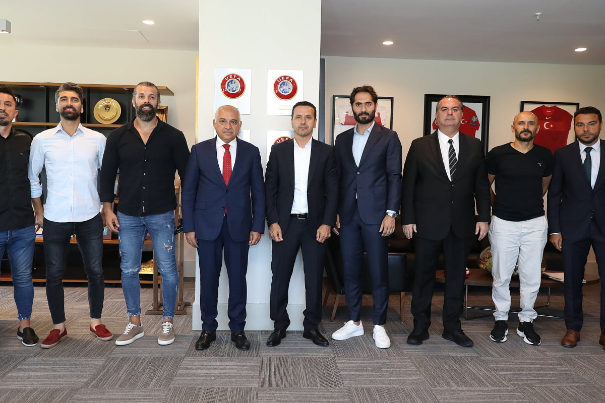 TPFD Başkanı Saffet Akyüz'den Mehmet Büyükekşi'ye ziyaret