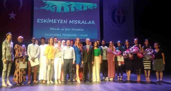 Uluslararası öğrencilerden Türkçe şiir dinletisi
