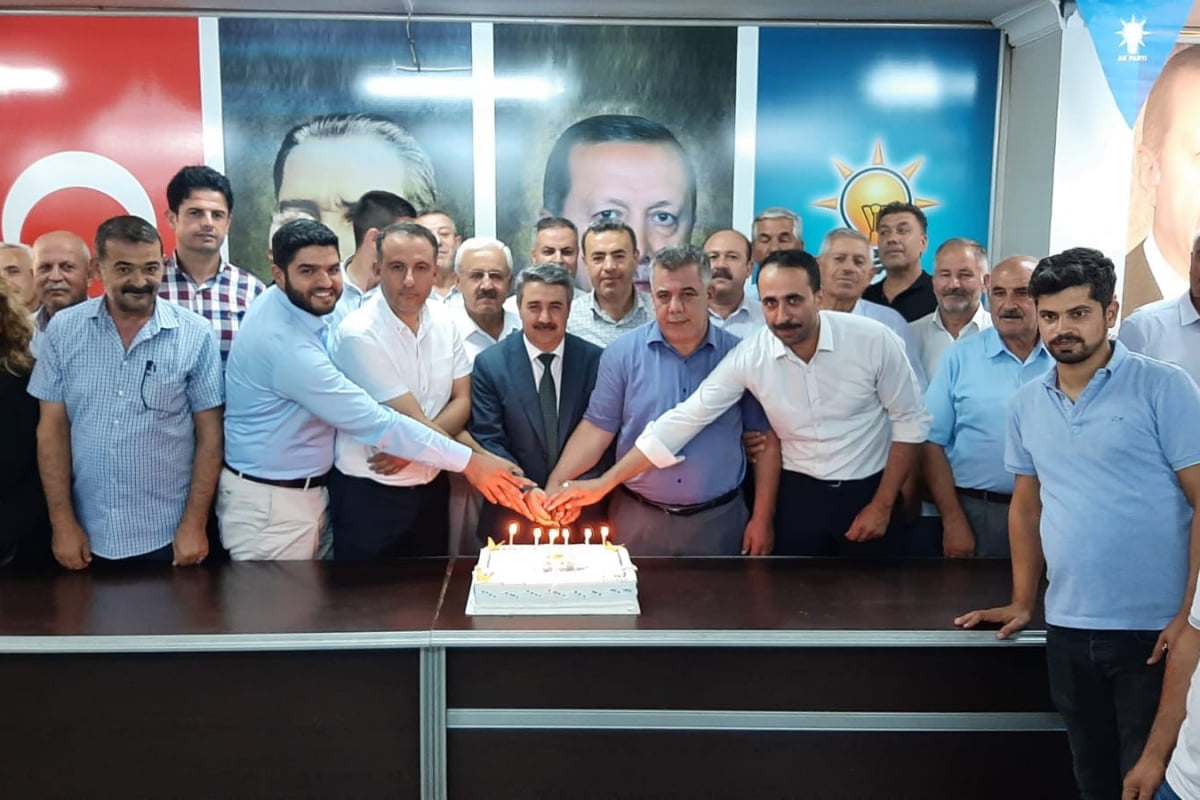AK Parti ’nin 21. yıl pastası kesildi