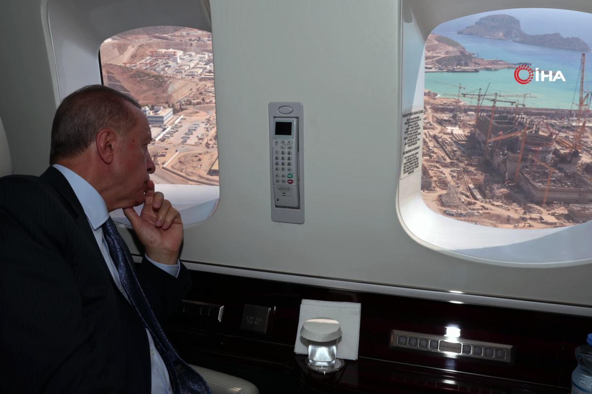 Cumhurbaşkanı Erdoğan, Akkuyu Nükler Santrali'ni havadan inceledi