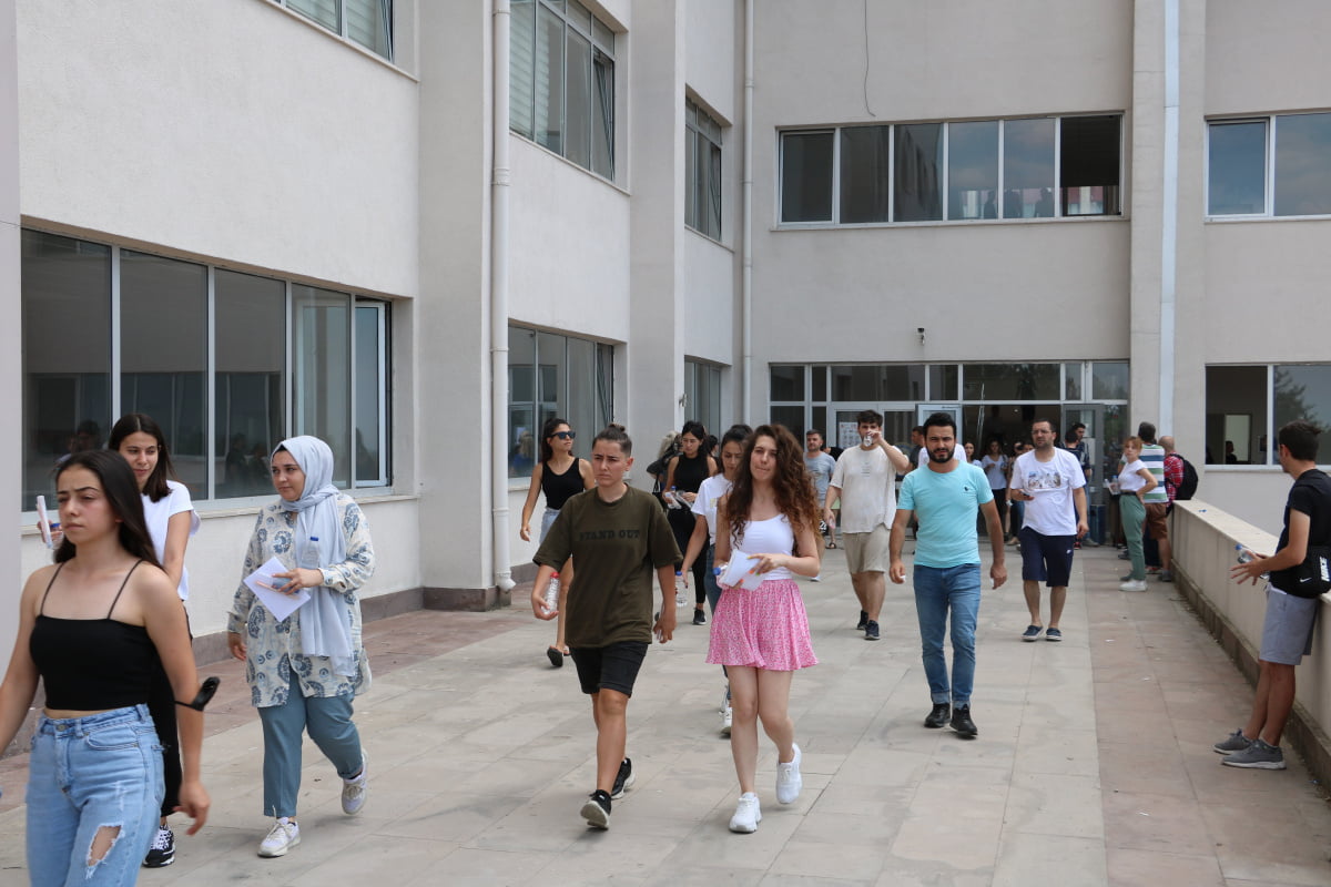 edirne-de-bazi-adaylar-dakikalar-kala-sinava-yetisti