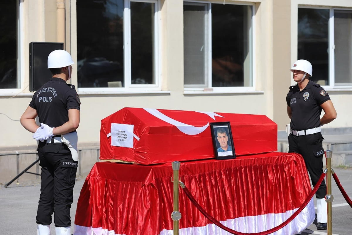 polis-memuru-kalbine-yenildi