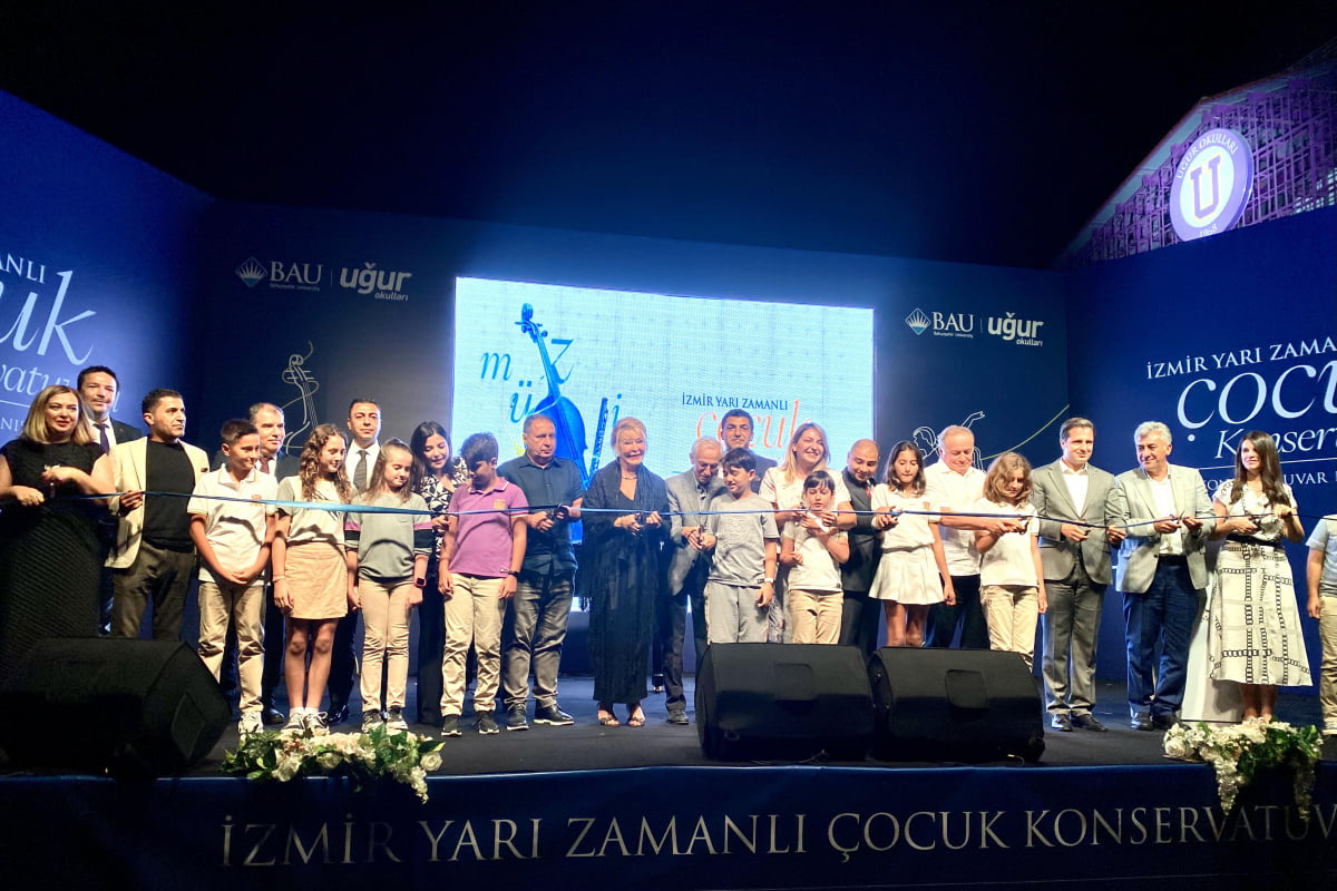 Geleceğin sanatçıları İzmir Yarı Zamanlı Çocuk Konservatuvarı ’nda yetişecek