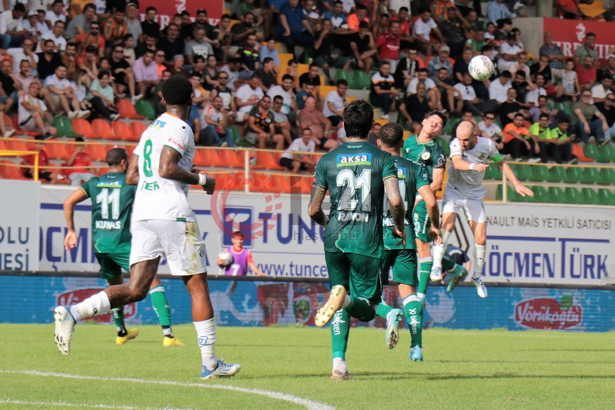 10 kişilik Giresunspor, Alanya'da puanı kaptı!