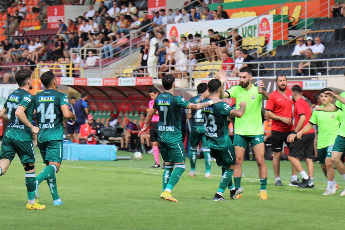 10-kisilik-giresunspor-alanya-da-puani-kapti