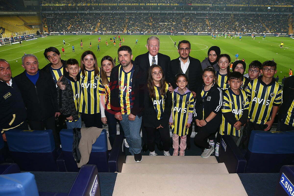 Fenerbahçe, yaralı madencilerin çocuklarını ağırladı