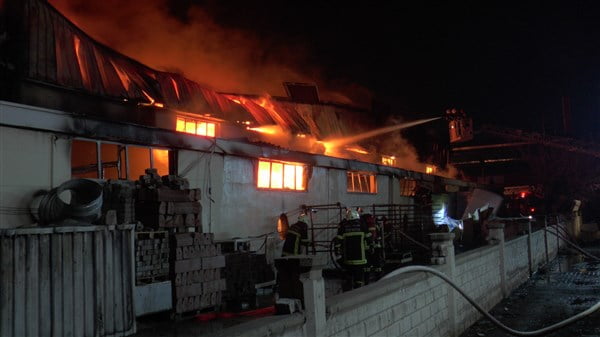 Kayseri'de Çelik Kapı Fabrikasında Büyük Yangın