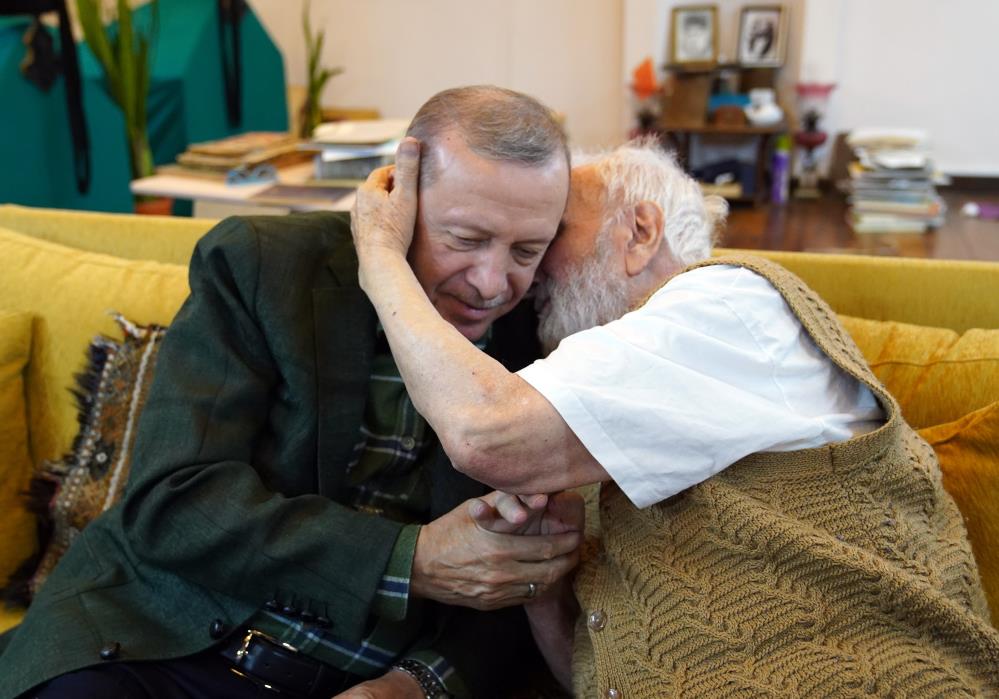 Cumhurbaşkanı Recep Tayyip Erdoğan, neyzen Niyazi Sayın ’ı evinde ziyaret etti