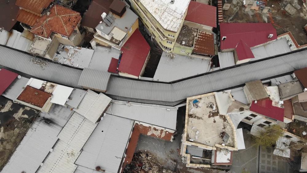 1500'lü yıllarda inşa edilen kapalı çarşıdaki iş yerleri zarar gördü
