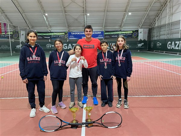 Sanko Okulları Teniste İki İkincilik Kazandı 