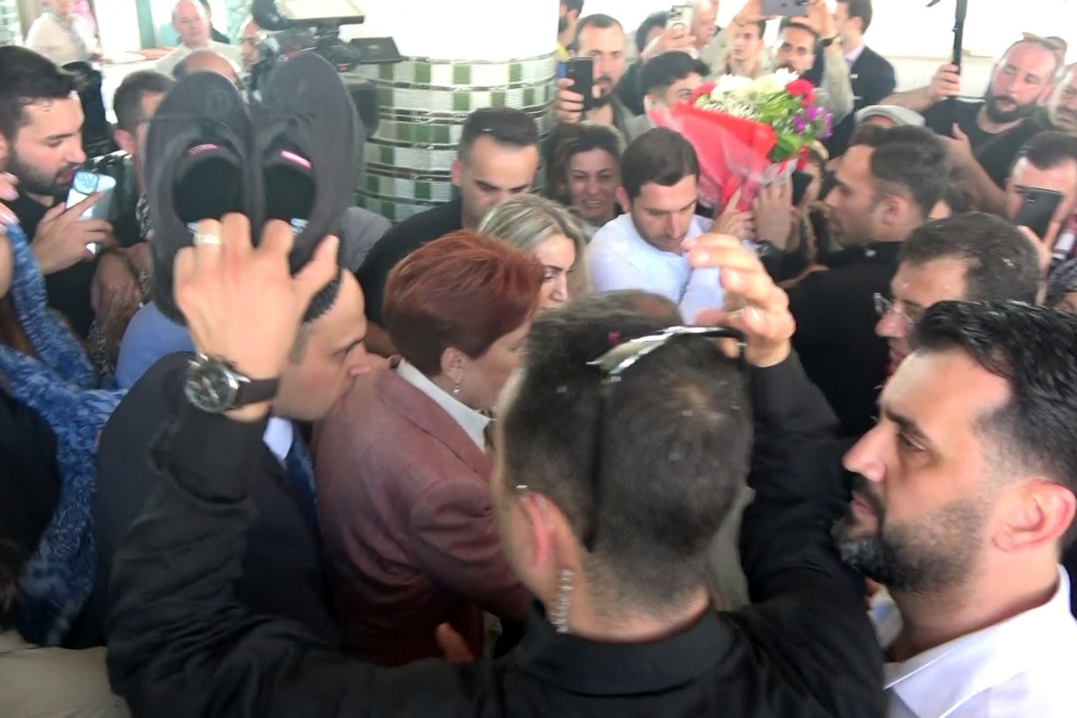 bir-ayakkabi-tepkisi-de-aksener-ve-imamoglu-na